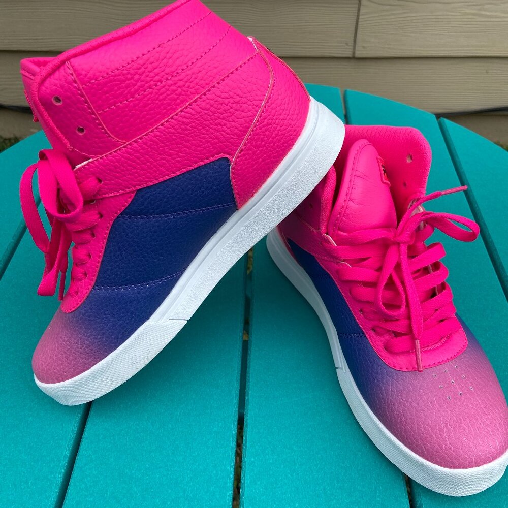 New women's Fila sneakers in hot pink and navy blue colors. 6.5 US size.